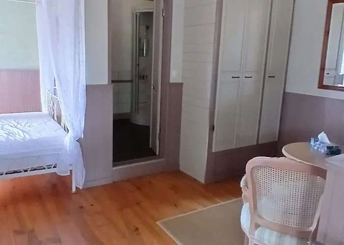 Domaine De Lasfonds Bed & Breakfast 3*