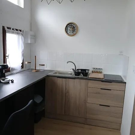 Domaine De Lasfonds Bed and Breakfast 3*