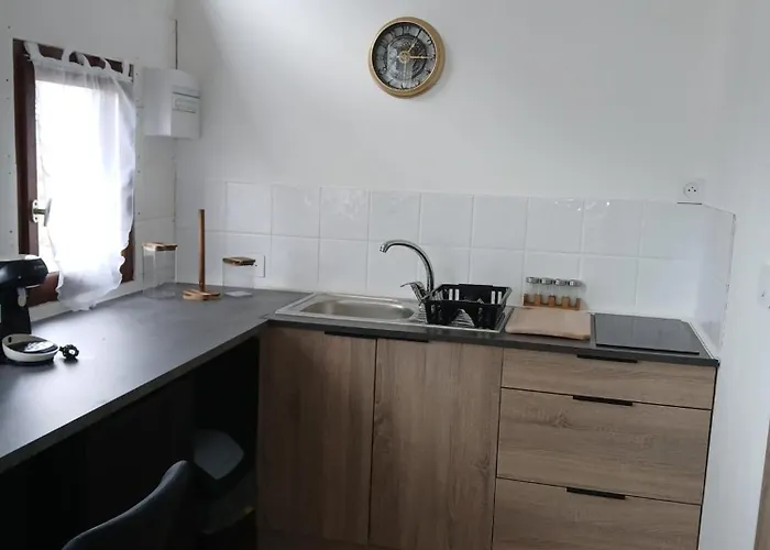 Domaine De Lasfonds Bed and Breakfast 3*